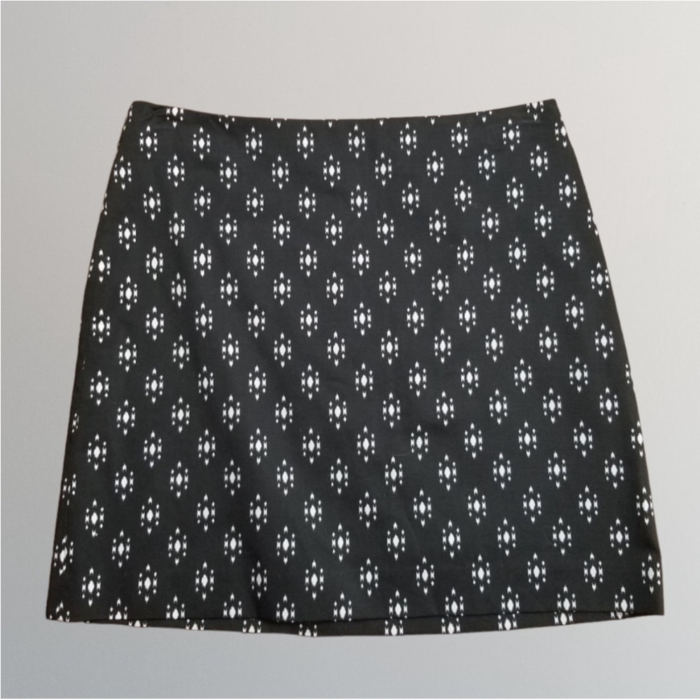 Cynthia Steffe Neiman Marcus Women’s black Mini Skirt w/White Diamond Ikat Sz 6